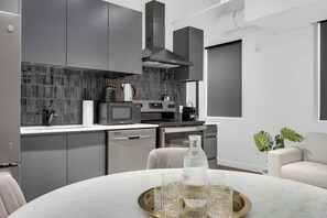 Unclassified image, 4 of 18, button