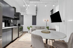 Unclassified image, 2 of 18, button