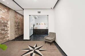Lobby - Downtown Montreal Loft | 3 Beds • Sleeps 6 • Steps from Centre Bell (Montréal)