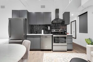 Unclassified image, 4 of 18, button