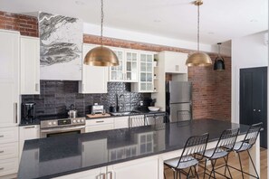 Fridge, microwave, oven, stovetop - Plateau Mt Royal-Mile End |3BDRS-2BA&Parking (Montréal)