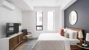 2 bedrooms, desk, iron/ironing board, travel cot