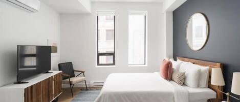 2 chambres, bureau, fer et planche à repasser, lit parapluie