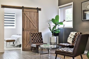 3 chambres, bureau, fer et planche Ă repasser, lit parapluie