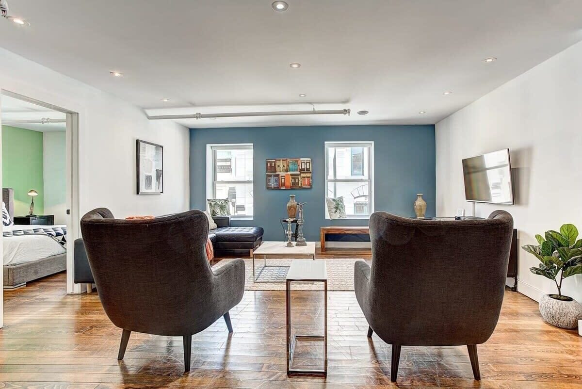 2 bedrooms, desk, iron/ironing board, travel cot