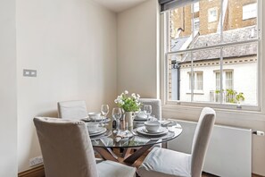 Dining - Enchanting Hideaway in South Kensington

 (London)