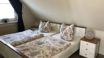 Mobile Home | 3 bedrooms, iron/ironing board