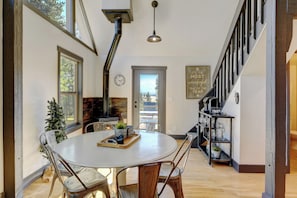 Dining - Dog-Friendly Retreat: Two Homes for Your Getaway (Fraser)