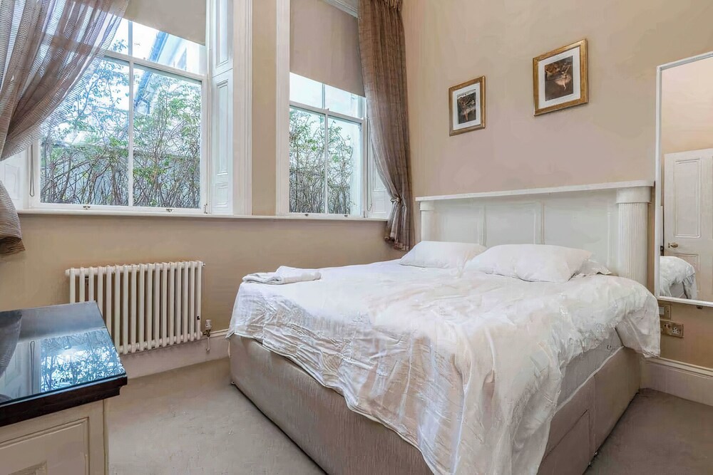 Period 2bedroom apartment 10 mins from Dublin City Centre Dublin Vrbo