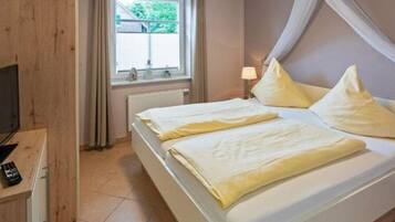 House | 1 bedroom, individually furnished, iron/ironing board