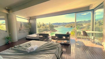 Chambre Double Supérieure, vue lac | Surmatelas, décoration personnalisée, ameublement personnalisé