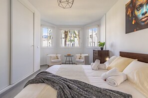 3 bedrooms, desk, iron/ironing board, travel crib