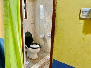 Handtücher, Seife, Shampoo, Toilettenpapier