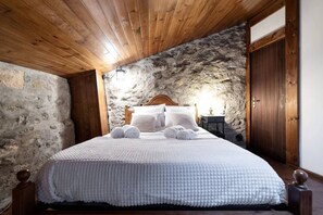 4 bedrooms, internet, bed sheets