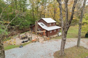 Exterior - Cozy Creekside Cabin + Walking Trails (Rector)