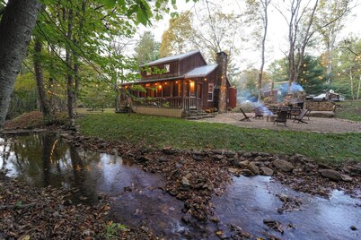 Cozy Creekside Cabin + Walking Trails