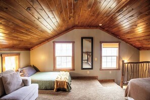 1 bedroom, WiFi, bed sheets - Cozy Creekside Cabin + Walking Trails (Rector)