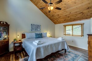 5 bedrooms, iron/ironing board, free WiFi, bed sheets - Summit Sky Lodge • Hot Tub, Views, Game Room, Bar (Beech Mountain)