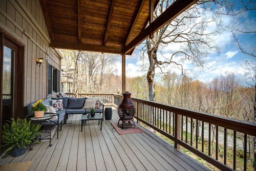 Summit Sky Lodge • Hot Tub, Views, Game Room, Bar