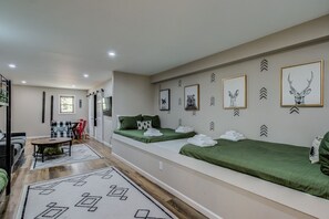 5 bedrooms, iron/ironing board, free WiFi, bed sheets