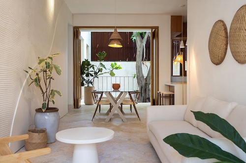 Boho Chic Oasis: 2BR + Family Room in Zona Colonial