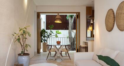 Boho Chic Oasis: 2BR + Family Room in Zona Colonial