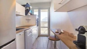 茶具/咖啡用具、冰箱、微波炉、烤箱