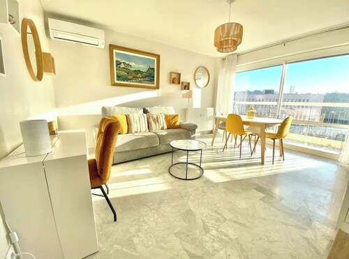 T2 - Le Vadon, Seaside