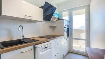 Réfrigérateur, micro-ondes, four, cafetière/bouilloire