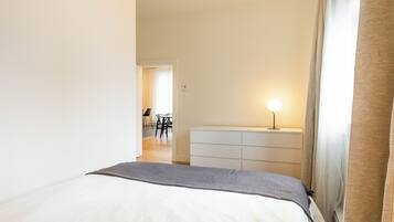 1 habitación, tabla de planchar con plancha, wifi y ropa de cama