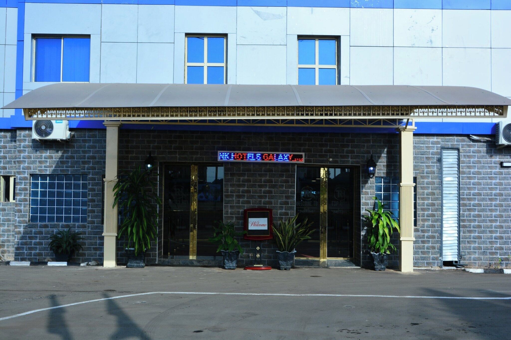 المنشأة من الخارج