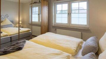 House | 1 bedroom, individually furnished, iron/ironing board