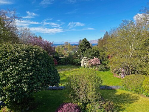 Glenrigh House - Truly special home with beautiful gardens and church ruins. 