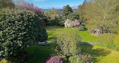 Glenrigh House - Truly special home with beautiful gardens and church ruins.