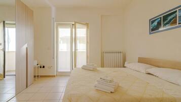 2 Schlafzimmer, Zimmersafe, Schreibtisch, Bügeleisen/Bügelbrett