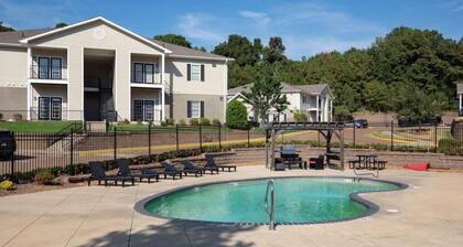 Newly remodeled 2-bedroom condo in Oxford!