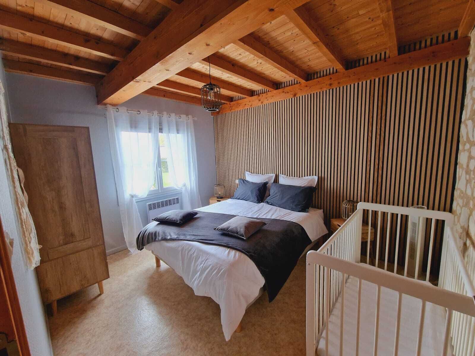 3 bedrooms, iron/ironing board, free WiFi, bed sheets