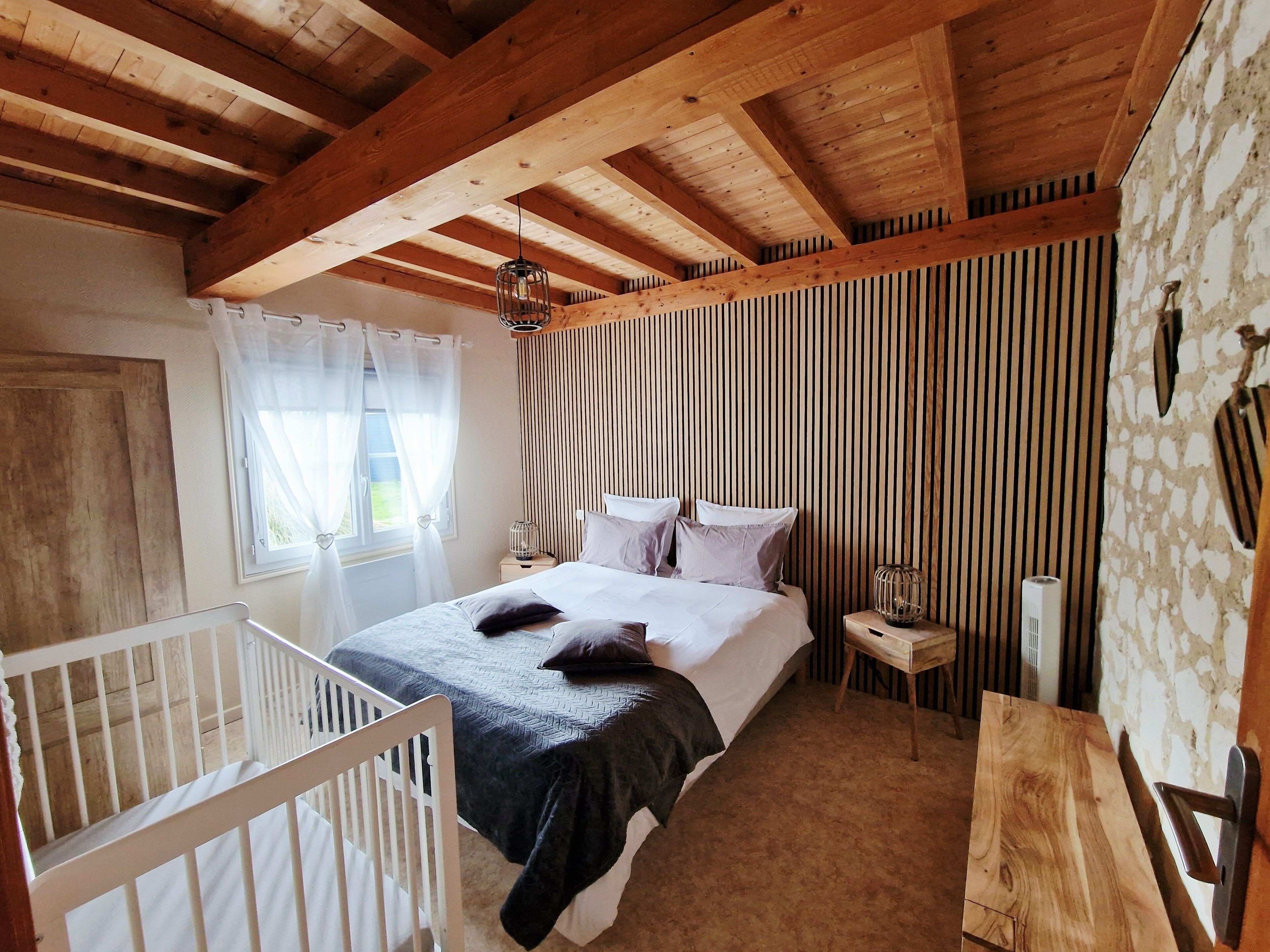 3 室のベッドルーム、アイロン / アイロン台、WiFi (無料)、ベッドシーツ