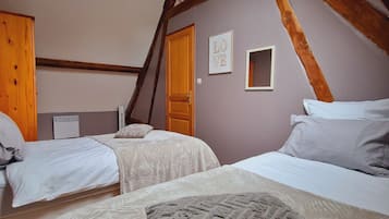 3 bedrooms, iron/ironing board, free WiFi, bed sheets
