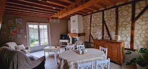 Smart TV, fireplace - L'Etable, gîte between land and sea.  (Verlincthun)