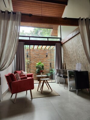 Dobbeltrom – grand | Minibar, skrivebord, skrivebord for bærbar PC og wi-fi (inkludert)