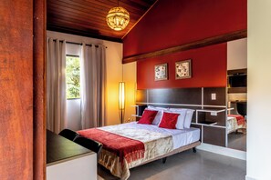 Dobbeltrom – senior | Minibar, skrivebord, skrivebord for bærbar PC og wi-fi (inkludert)