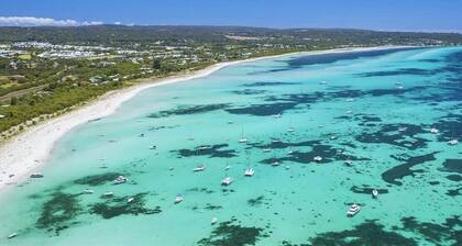 Fairway Retreat - 5 minutes from Geographe Bay