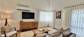 Meelup Mia: The Dream Down South Beach Getaway