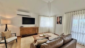 Televisie en een open haard