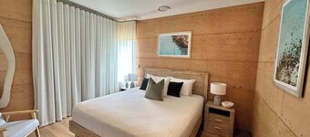 Meelup Mia: The Dream Down South Beach Getaway