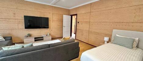 4 habitaciones, tabla de planchar con plancha, cuna de viaje y wifi