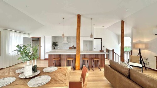 Meelup Mia: The Dream Down South Beach Getaway
