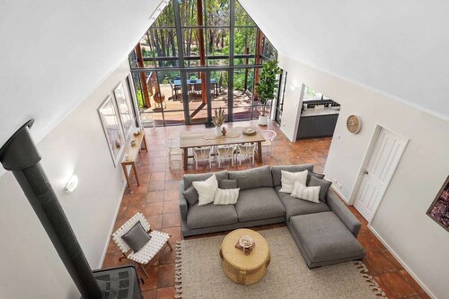 Twilight -Situated on 2 acres of pristine bushland