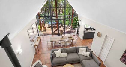 Twilight -Situated on 2 acres of pristine bushland